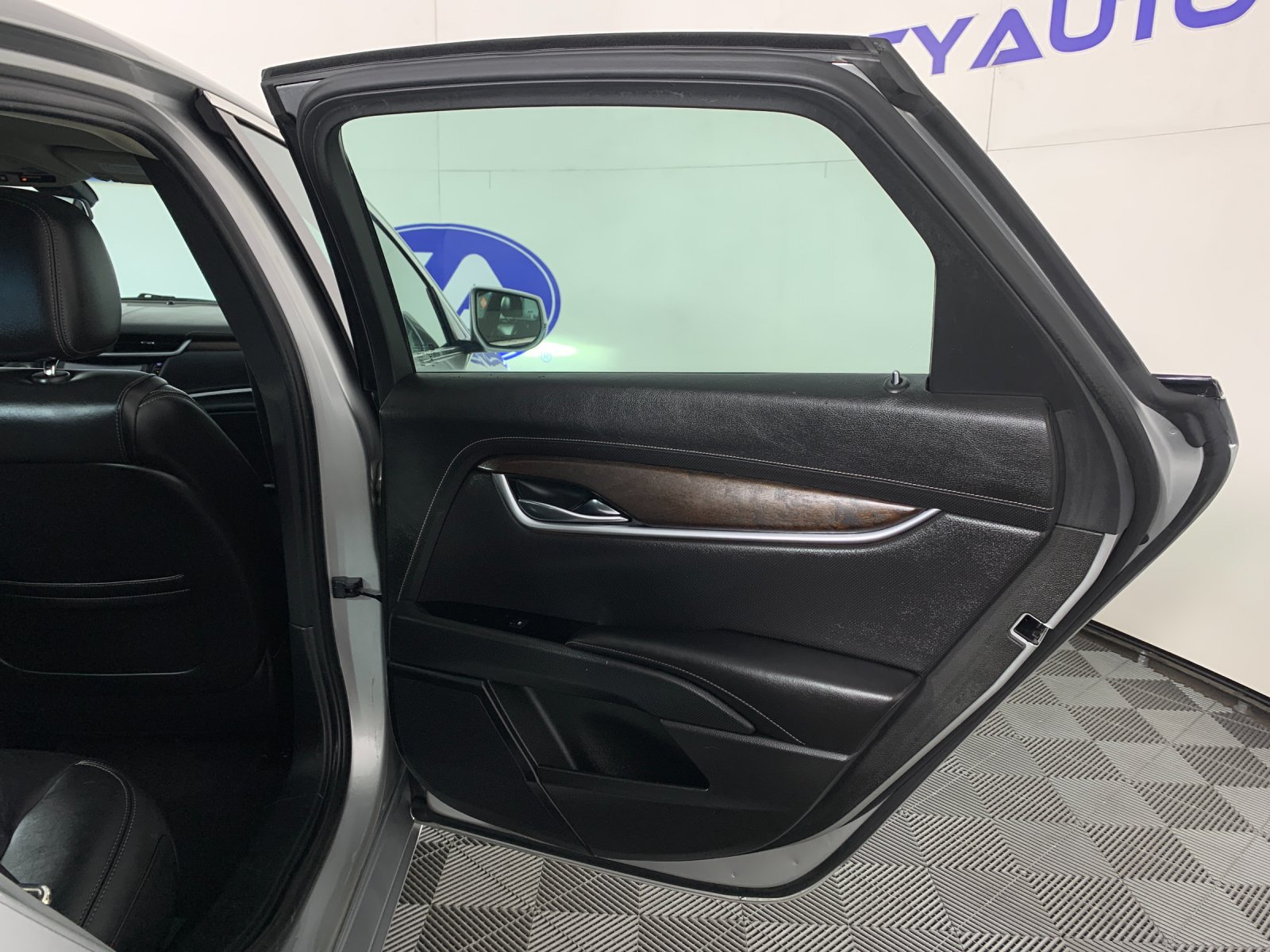 Used 2018 Cadillac XTS Luxury FWD image 35