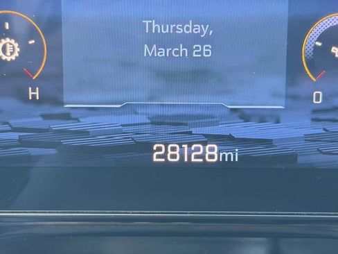 Used 2025 Chevrolet Suburban Z71 image 21