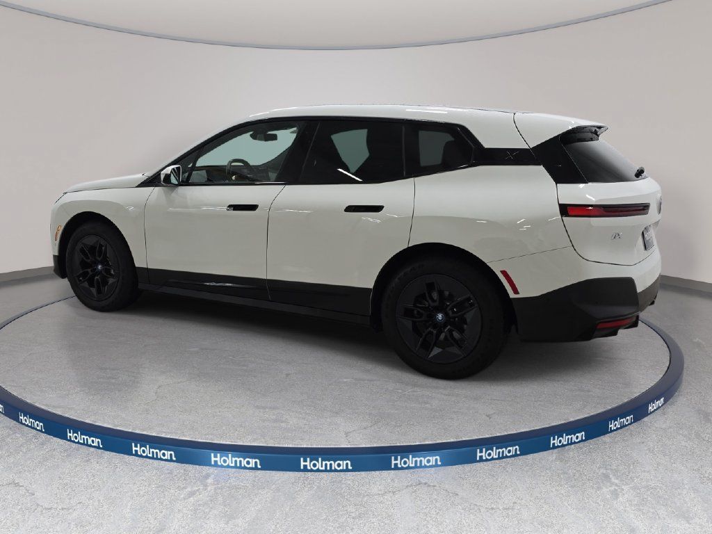 Used 2024 BMW iX xDrive50 AWD/4WD image 8
