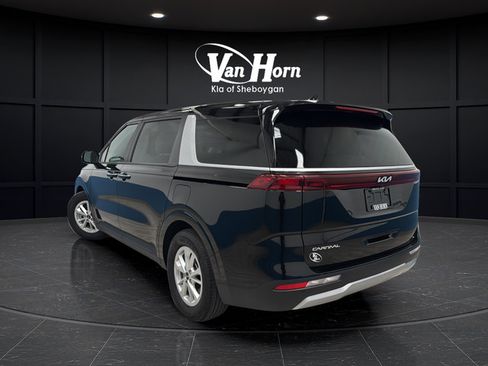 Used 2024 Kia Carnival LX FWD image 5