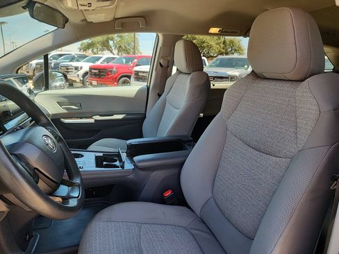 Used 2024 Toyota Sienna LE FWD image 15