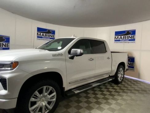 Used 2024 Chevrolet Silverado 1500 High Country w/ High Country Premium Package AWD/4WD image 6