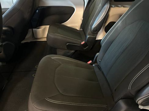 Used 2023 Chrysler Voyager LX FWD image 5