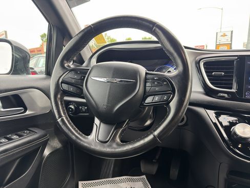 Used 2019 Chrysler Pacifica Touring-L Plus FWD image 26