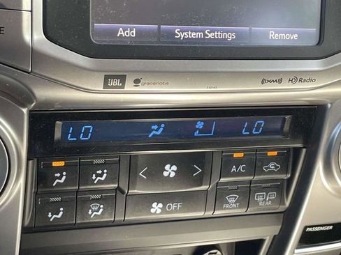 Used 2017 Toyota 4Runner Limited AWD/4WD image 28