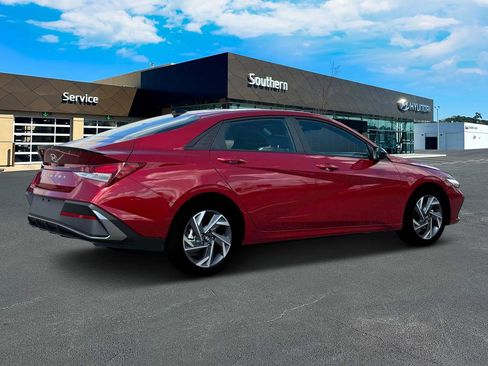 New 2025 Hyundai Elantra Sport image 9