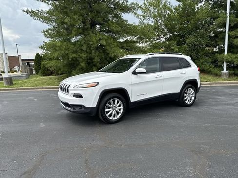Used 2017 Jeep Cherokee Limited AWD/4WD image 2