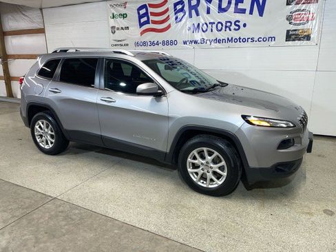 Used 2015 Jeep Cherokee Latitude w/ Cold Weather Group image 3