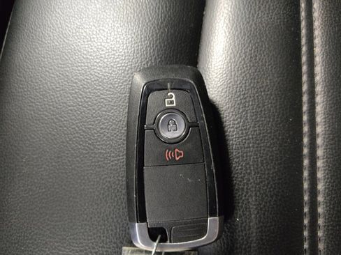 Used 2024 Ford Edge SEL image 32