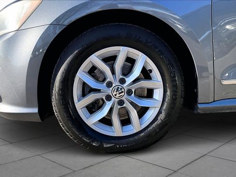 Used 2017 Volkswagen Passat 1.8T S image 11