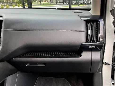 Certified 2025 Nissan Pathfinder SV image 18