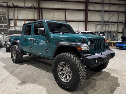 Used 2020 Jeep Gladiator Sport w/ Quick Order Package 24S image 2