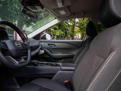 Certified 2025 Nissan Rogue S image 9