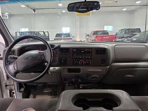 Used 2002 Ford F250 XLT AWD/4WD image 4
