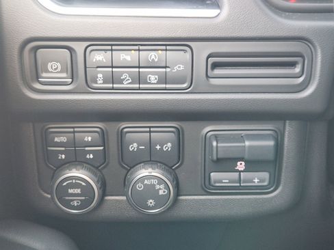 Used 2022 Chevrolet Tahoe Z71 w/ Z71 Off-Road Package image 24