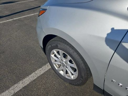 Used 2020 Chevrolet Equinox LS FWD image 3