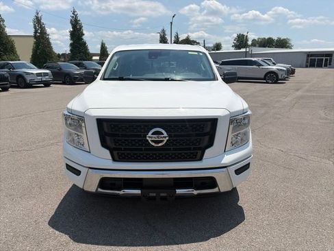 Used 2022 Nissan Titan SV RWD image 9
