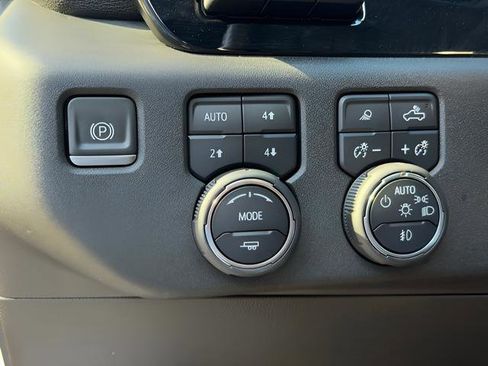 Used 2023 Chevrolet Silverado 1500 High Country w/ Technology Package AWD/4WD image 16