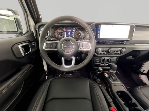 Used 2024 Jeep Wrangler Unlimited Sahara w/ Technology Group AWD/4WD image 8