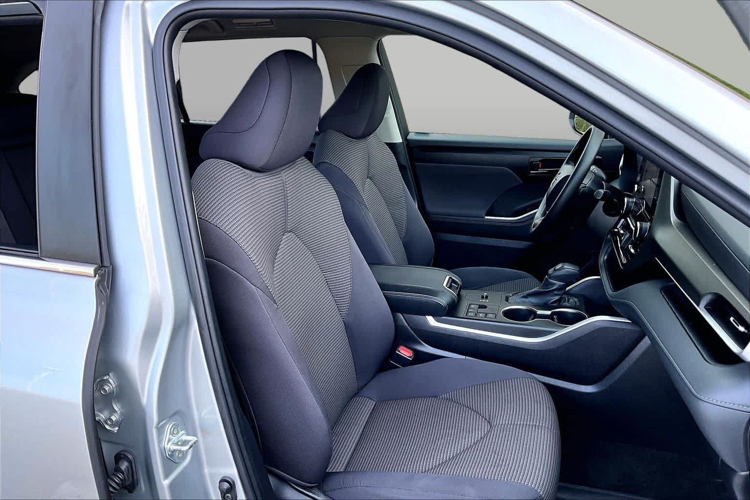 Used 2023 Toyota Highlander L FWD image 8