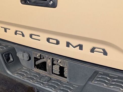 Used 2016 Toyota Tacoma 2WD Double Cab image 20