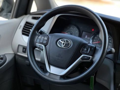 Used 2016 Toyota Sienna LE w/ Outdoor Package FWD image 25