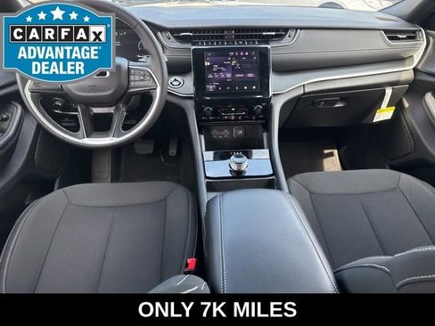 Used 2025 Jeep Grand Cherokee Laredo X AWD/4WD image 4