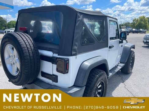 Used 2016 Jeep Wrangler Sport w/ Connectivity Group AWD/4WD image 30