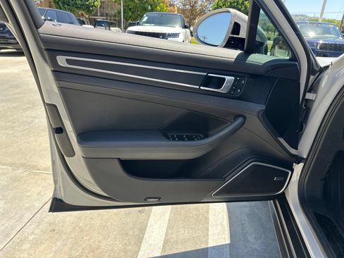 Used 2023 Porsche Panamera image 12