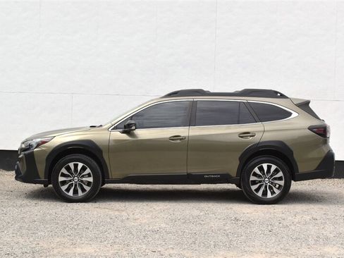 Used 2023 Subaru Outback Limited AWD/4WD image 9