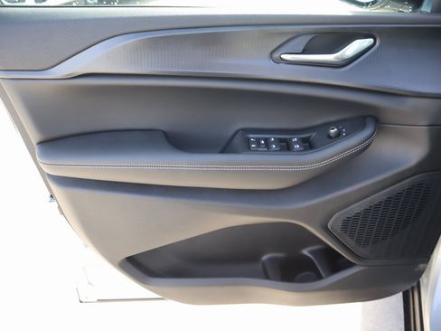 New 2025 Jeep Grand Cherokee L Altitude image 16