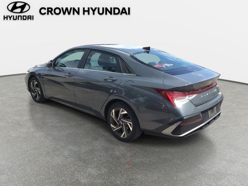 Used 2024 Hyundai Elantra SEL w/ Convenience Package FWD image 6