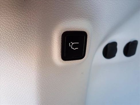 Used 2021 Jeep Cherokee Latitude Lux w/ Comfort/Convenience Group FWD image 9