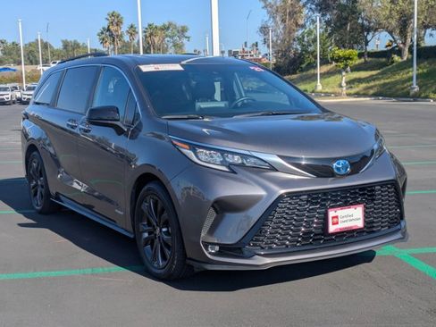 Certified 2021 Toyota Sienna XSE w/ XSE Plus Package image 3