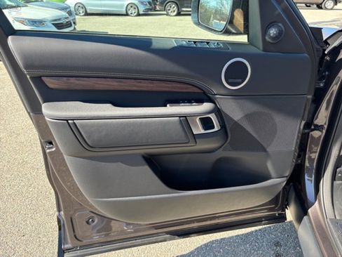 Used 2025 Land Rover Discovery Dynamic SE AWD/4WD image 21