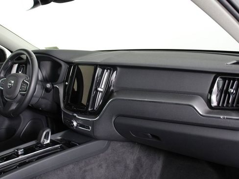 Used 2025 Volvo XC60 B5 Core AWD/4WD image 22