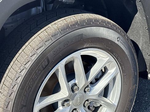 New 2025 Jeep Grand Cherokee Laredo X w/ Luxury Tech Group I image 9