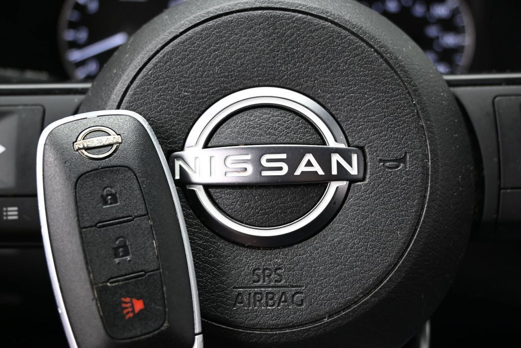 Used 2024 Nissan Rogue S AWD/4WD image 41