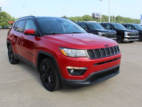 Used 2018 Jeep Compass Latitude FWD image 6