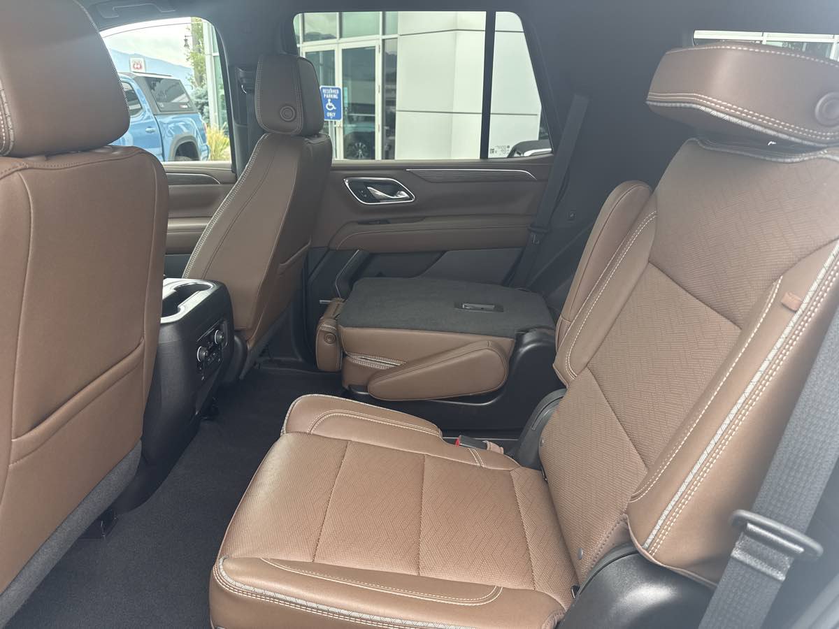 Used 2022 Chevrolet Tahoe High Country AWD/4WD image 18