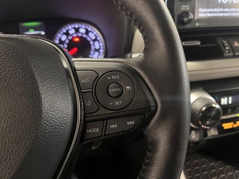 Used 2021 Toyota RAV4 XLE Premium image 26