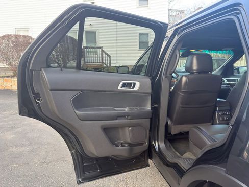 Used 2014 Ford Explorer Limited w/ Equipment Group 302A AWD/4WD image 17