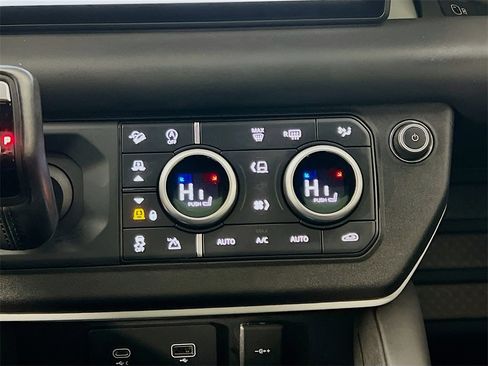 Used 2023 Land Rover Defender 110 X-Dynamic SE image 16