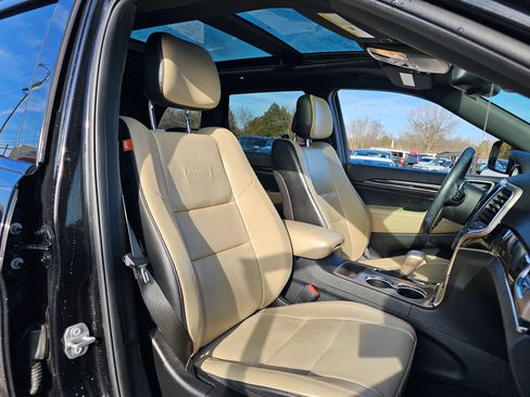 Used 2016 Jeep Grand Cherokee Limited 75th Anniversary image 6