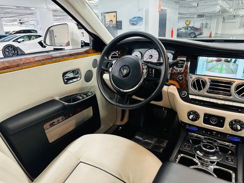 Used 2014 Rolls-Royce Ghost Extended Wheelbase RWD image 10