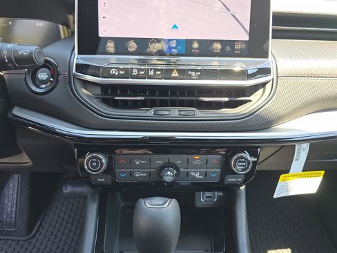 New 2025 Jeep Compass Trailhawk w/ Trailhawk Elite Group image 32