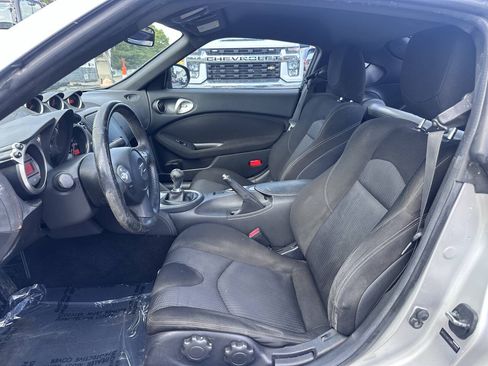 Used 2009 Nissan 370Z Coupe w/ Sport Pkg RWD image 11