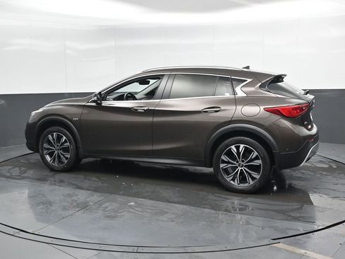 Used 2017 INFINITI QX30 Premium w/ Technology Package image 8