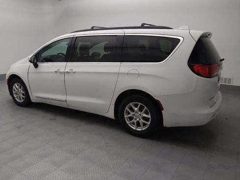 Used 2020 Chrysler Voyager Lxi image 3