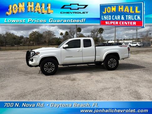 Used 2022 Toyota Tacoma TRD Sport w/ TRD Premium Sport Package image 4